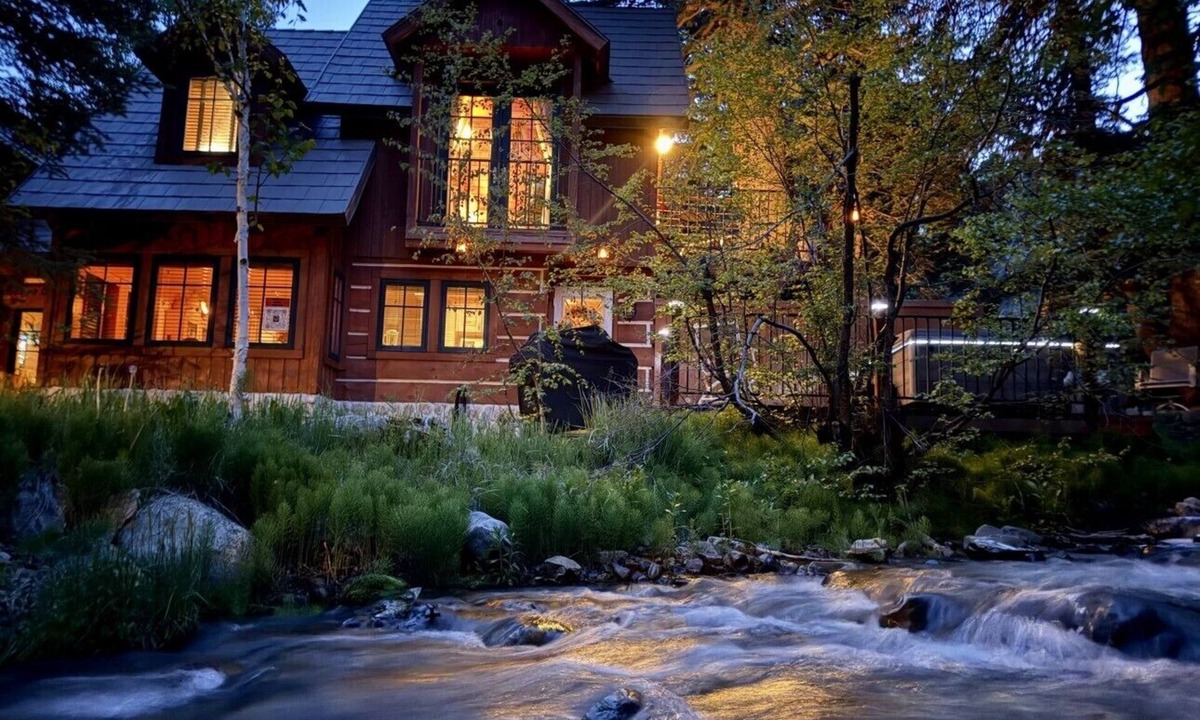 Sundance Cottage | Refined creekside retreat Walk to ski lift Steps to dining Hot tub On Sundance Resort