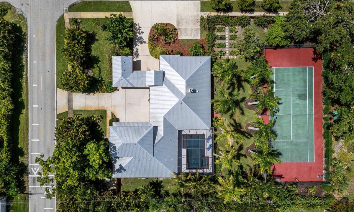 South Sarasota House | Relax and Play: Private Pool, Hot Tub, Pickleball, Tennis, Basketball.