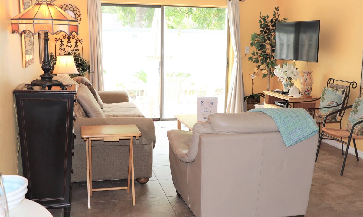 Siesta Key Apartment | Relax in comfort at Sea Winds! Great 1 bedroom unit. Only a short walk to the beach! 2 WEEK MINIMUM