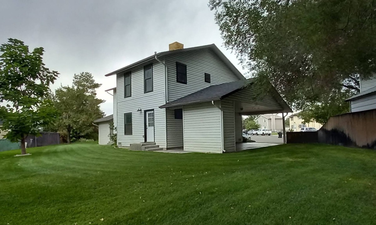Provo House | Relax, play, rest, & live in a conveniently located, freshly remodeled townhouse