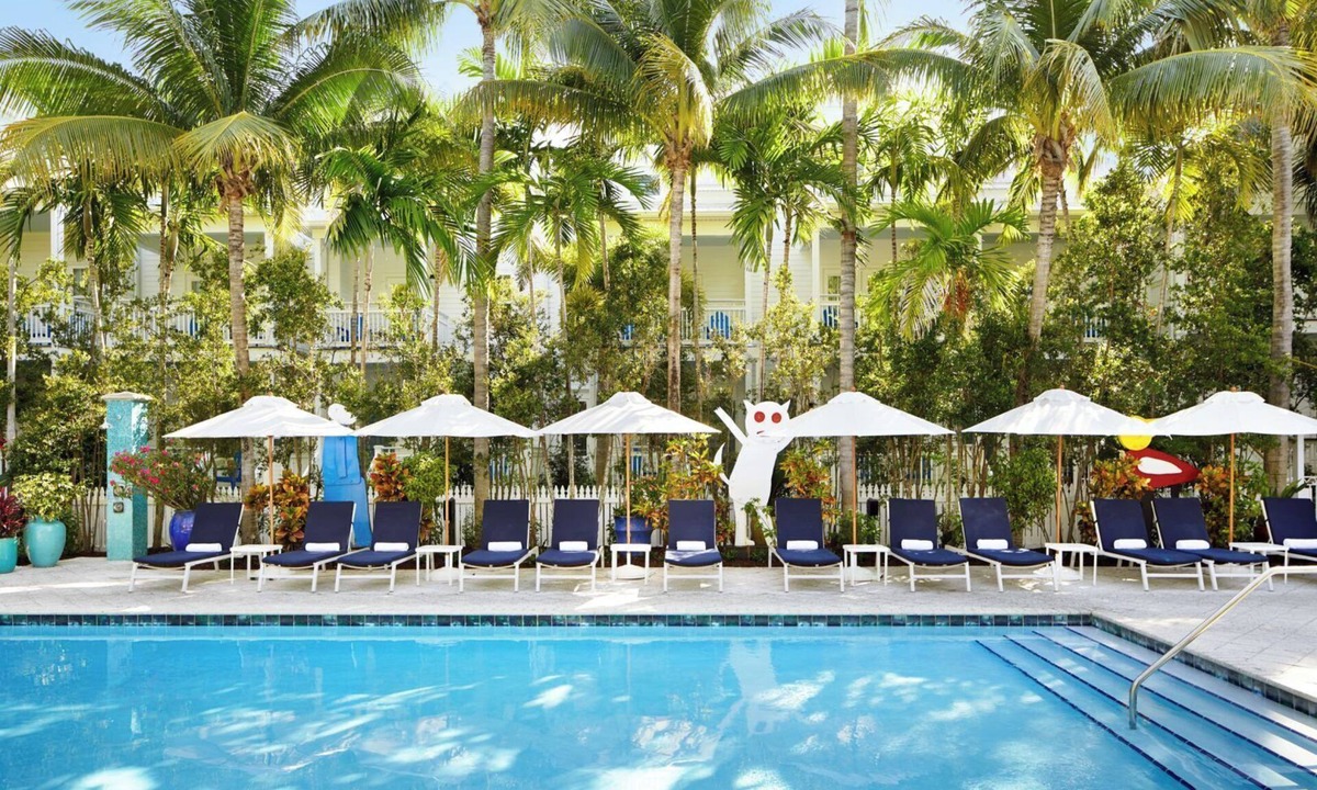 Key West Hotel | Relaxing Beach Getaway, with Onsite Pools, parking, Shuttle Service!