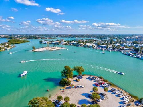Park East House | Relaxing Getaway in Sarasota Great Location Whole House