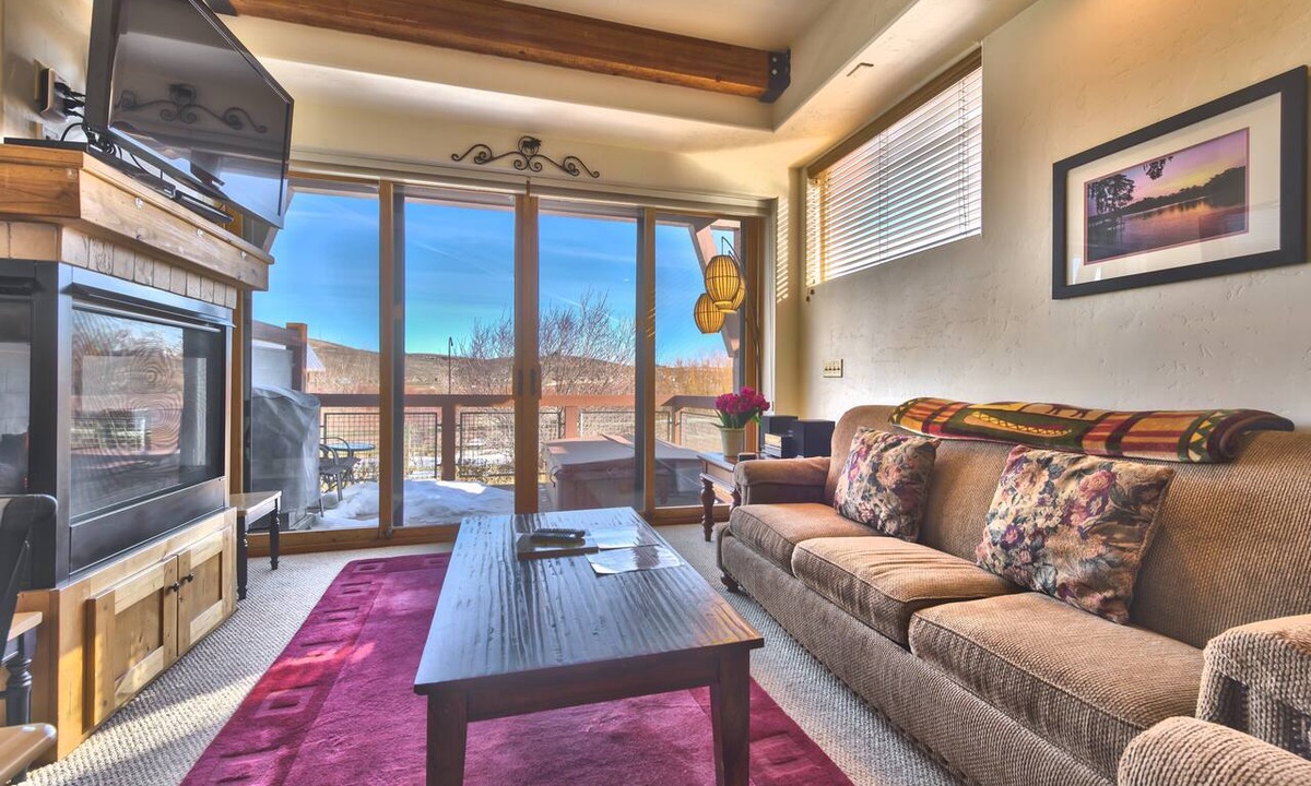 Kimball Junction Condo | Relaxing Luxury Townhome, Great Location Overlooking Nature Preserve in Park City Preserve