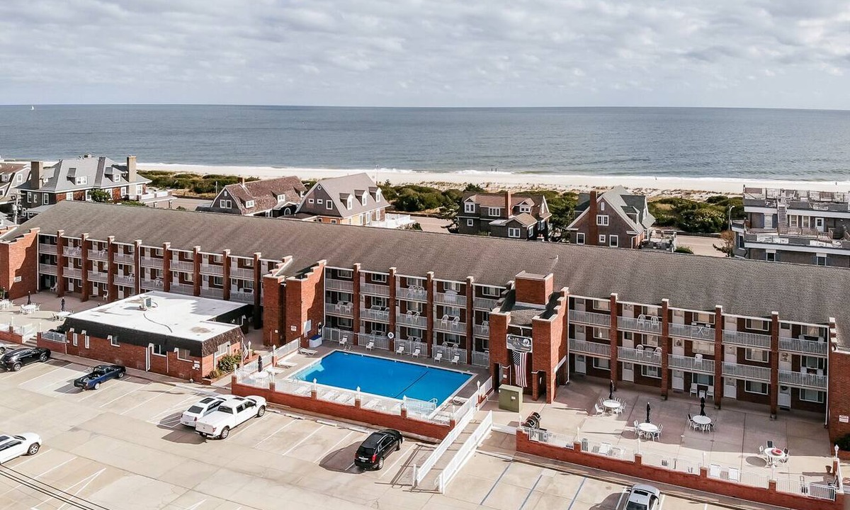 Admiral Estates Condo | Renovated Beach Block W Ocean View & Pool - Now Booking for 2026!