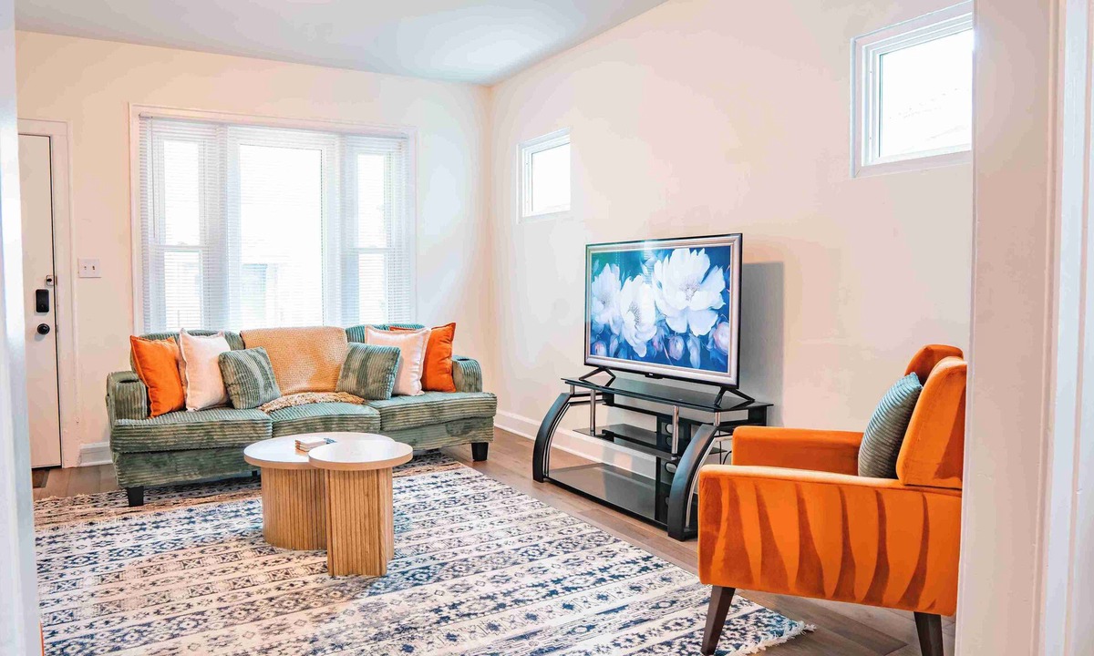 West Columbus House | Renovated Home – Mins away from OSU/CREW/CBJ/Clippers/Greater CBUS/COSI