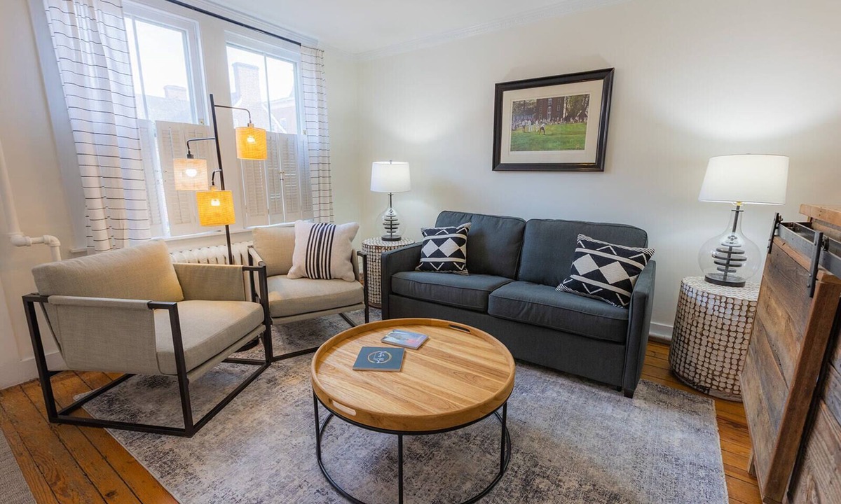 Historic District House | Renovated Row Home in the heart of Downtown Annapolis.Two blocks to everything