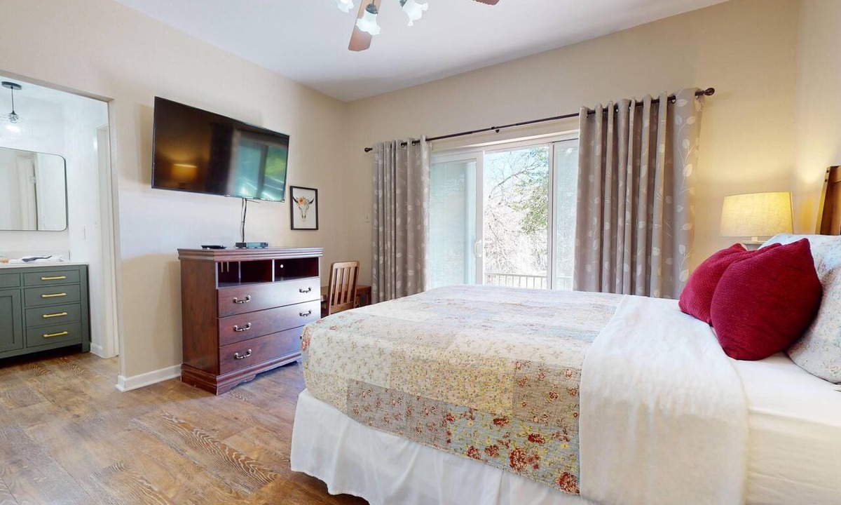 New Braunfels Condo | River City Resorts: CW C105 : Free Tubes with Rental!