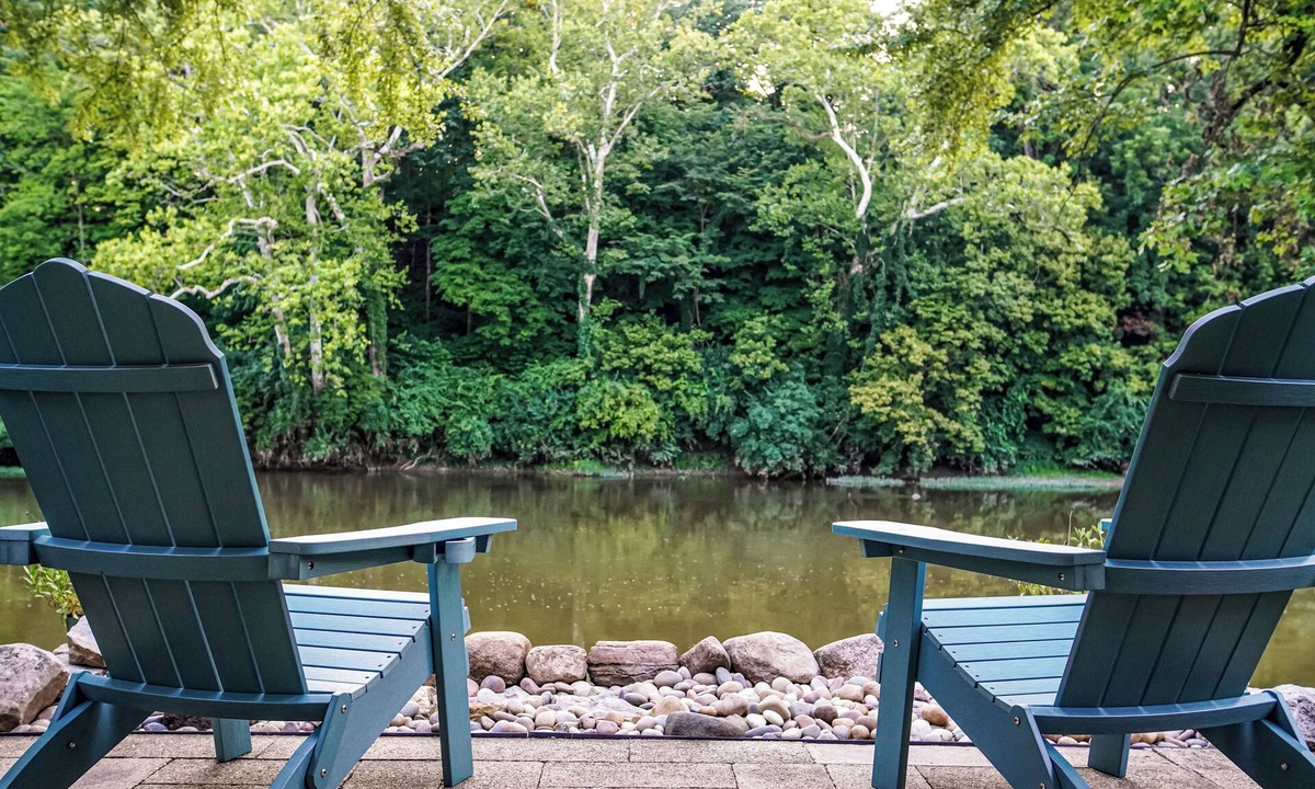 Rocky Ripple Cottage | Riverfront getaway peaceful retreat