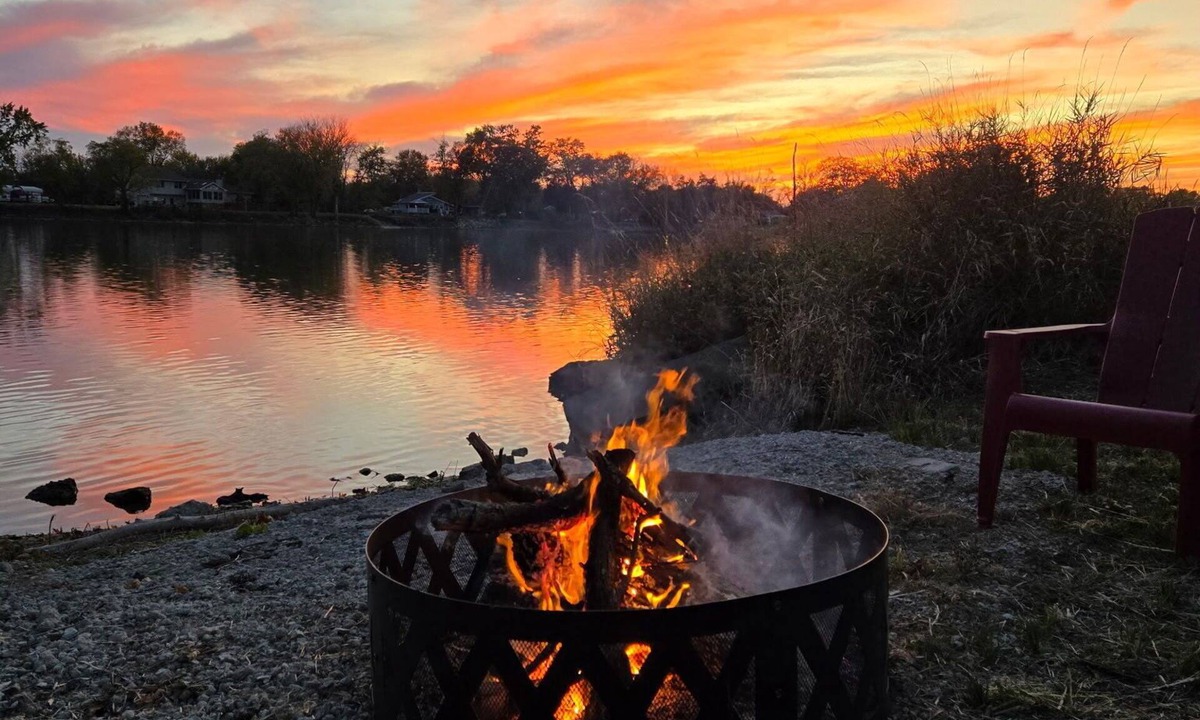 Moline House | Riverfront home with great views, full kitchen, firepit & strong Wi-F
