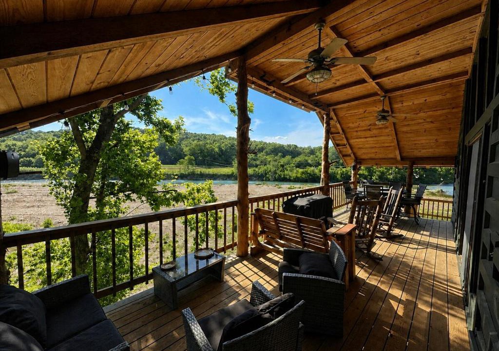 Dora House | Riverfront Jacuzzi Fireplace 6Bed 3Bath Bar BBQ