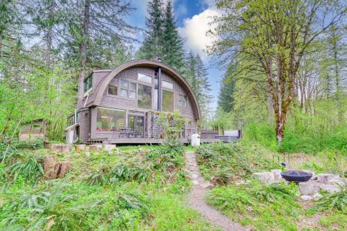 Skykomish House | Riverfront Skykomish Cabin w/Private Hot Tub!