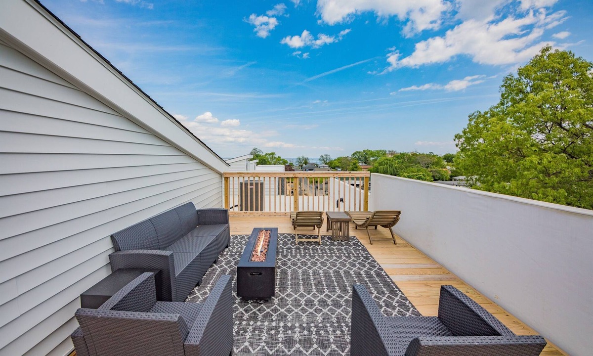 Issue House | Rooftop bay and river views