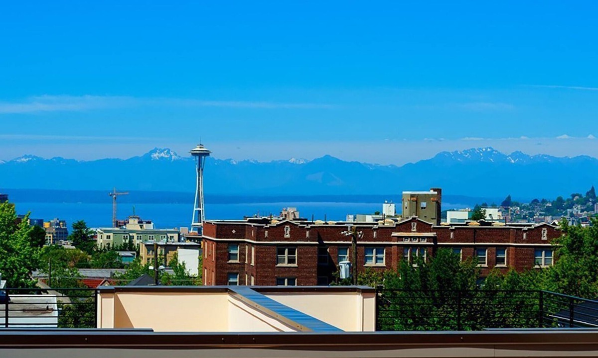 Broadway House | Rooftop Views of the Space Needle & City
