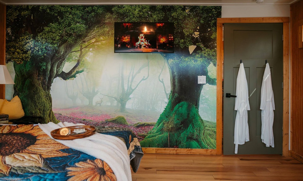 West Newton Apartment | Ruby s Red Cabin Hot Tub Nature Horses Indy