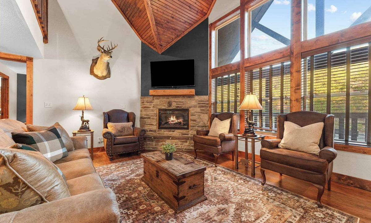 Reeds Spring Cabin | RUSTIC CABIN with 7 Master Suites! By Pool!