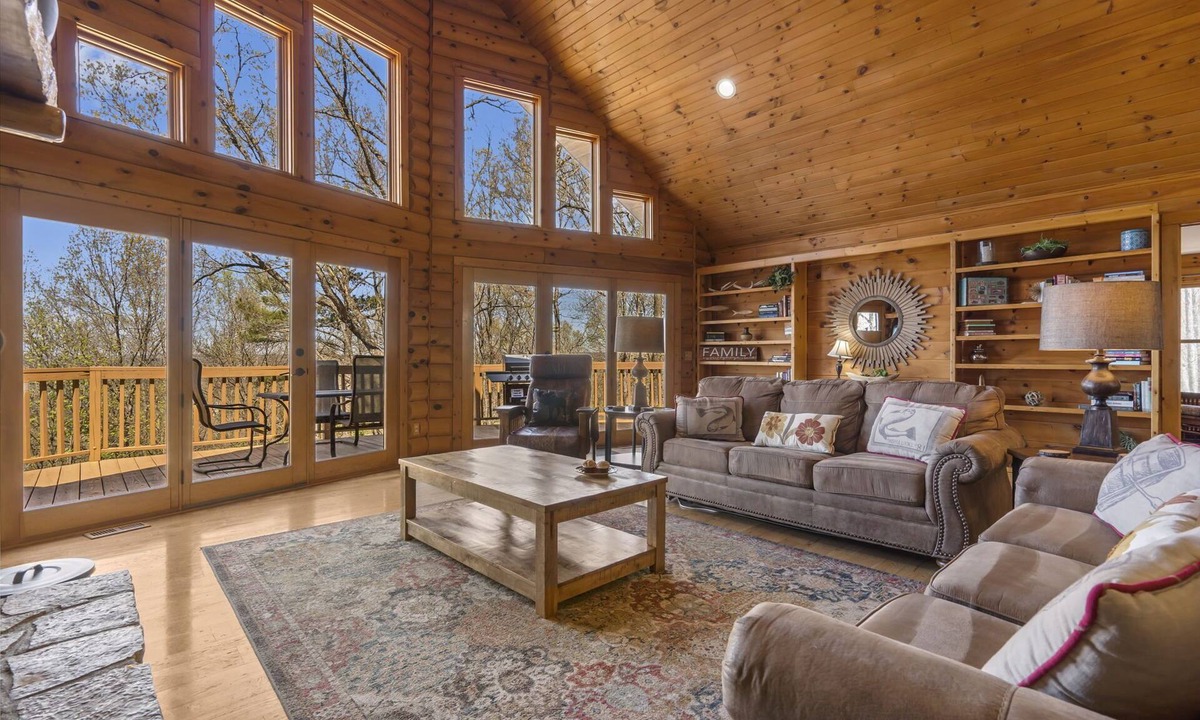 Ridgedale Cabin | Rustic Lakeview Cabin Escape featuring Billiards, Free Daily Attraction Tickets & Close to Big Cedar