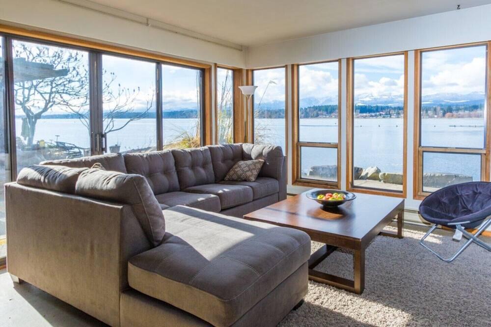 Comox Cottage | Rustic Waterfront Cottage