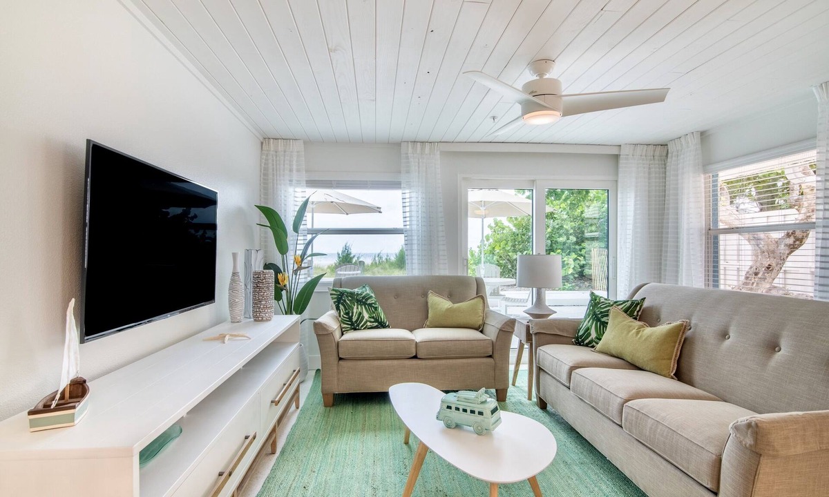 Holmes Beach Cottage | Sailfish Gulf Suites #2, Beachfront, Steps to the Sand