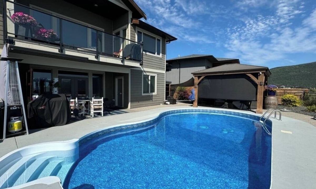 Foothills House | Salt water heated pool, Hot tub, Gazebo & Views