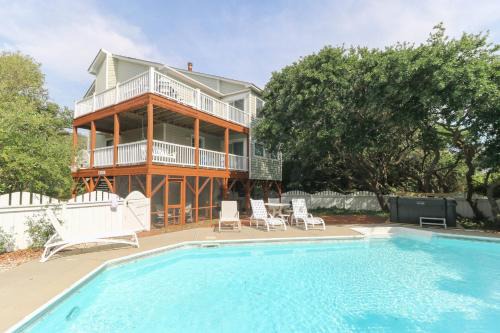 Tuckahoe House | Sandy Drawers - Duck, Tuckahoe, 250 Yards to Beach, Pool, Hot Tub, Community Pool, Tennis