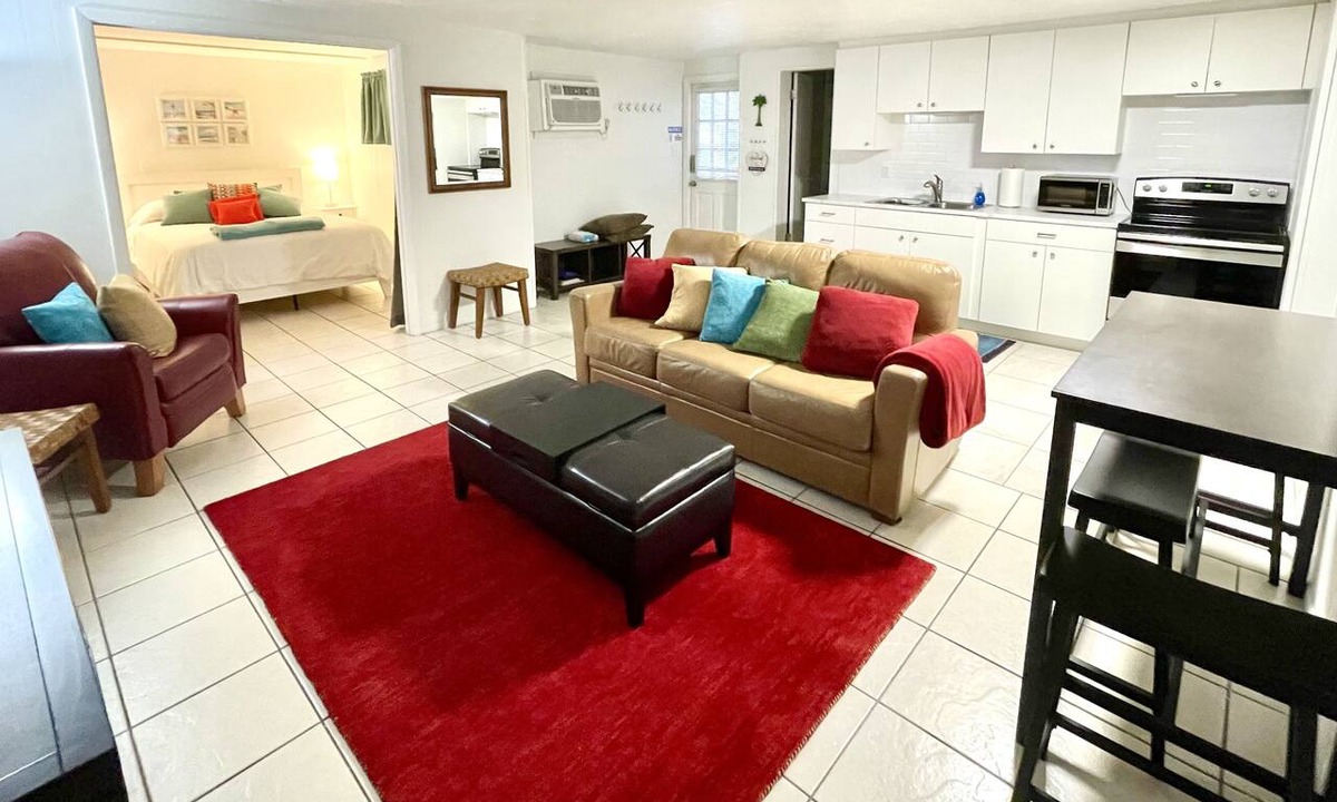 Alta Vista Apartment | Sarasota -Close to Lido & Siesta Beaches, Downtown, Pinecraft & Nathan Benderson