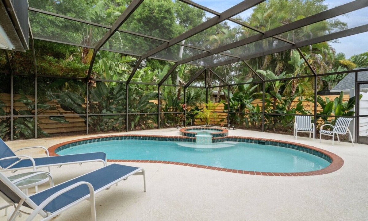 Indian Beach Sapphire Shores House | Sarasota Retreat near Sarasota Downtown
