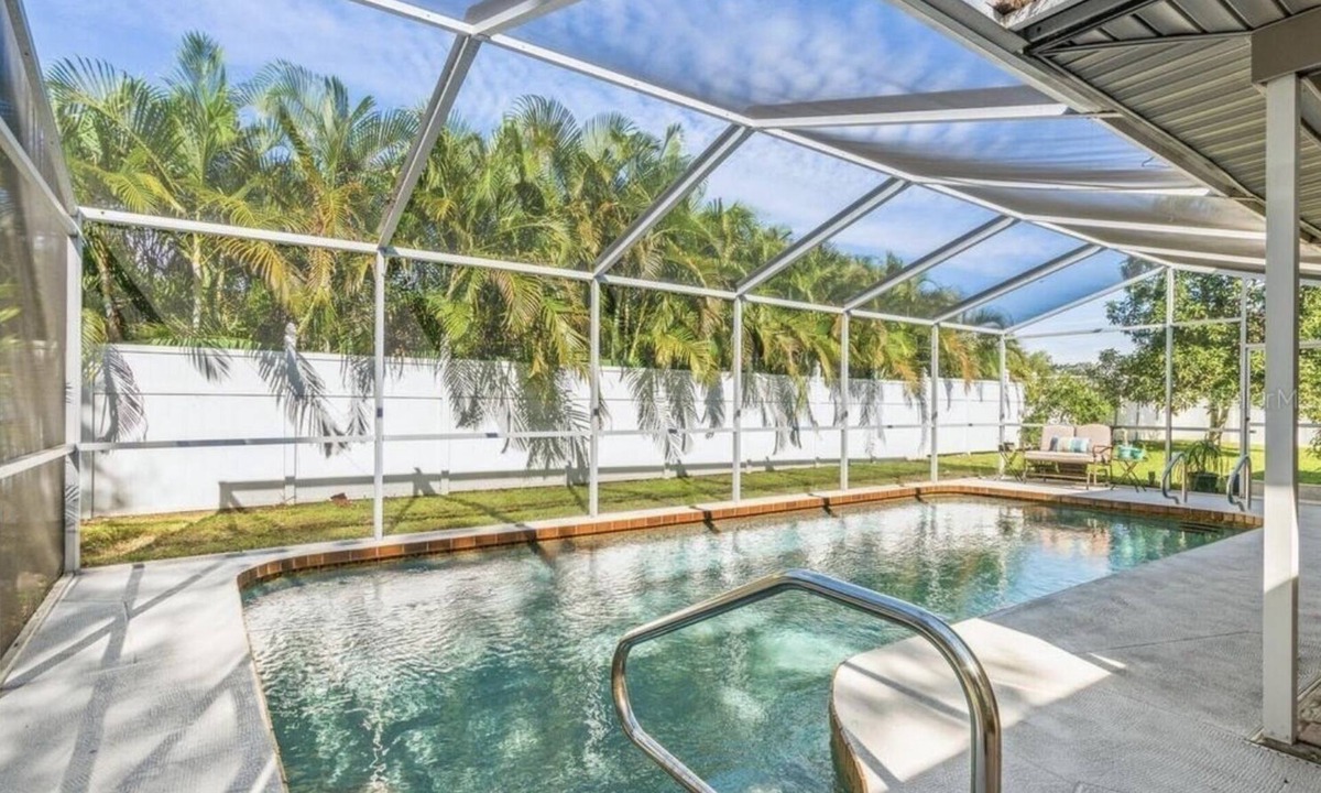 Pinecraft House | Sarasota's Family Friendly HEATED Pool Home Close to Siesta Key Beach