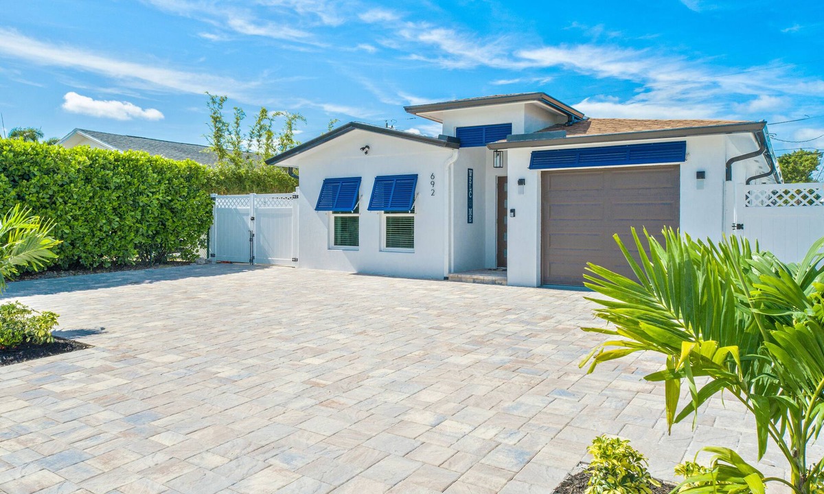 Naples Park House | Sea Breeze Paradise - Walk to Vanderbilt Beach and Mercato, Heated Pool Home