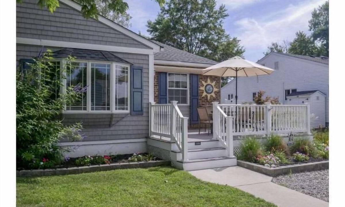 Village Green Condo | Sea Isle City - Situated midway between Historic Cape May and the "Always Turned On" Atlantic City