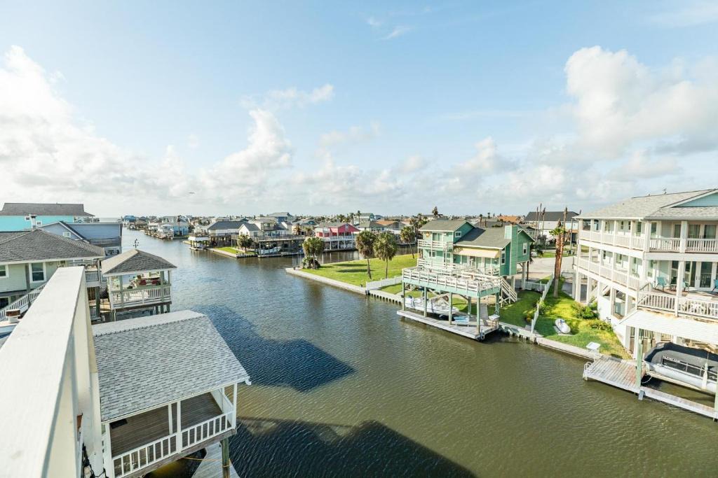Isla Del Sol House | Seas the Day - Amazing 360 Water Views from Tallest Deck in the Area - Easy Walk to Beach