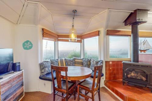 Salmon Creek House | Seaside Cottage