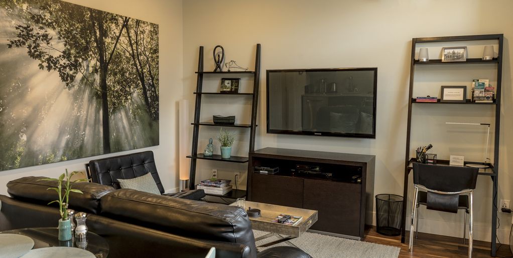 Eastlake House | Seattle - Eastlake Full Kitchen in Great Location, Pets OK, Washer&Dryer.