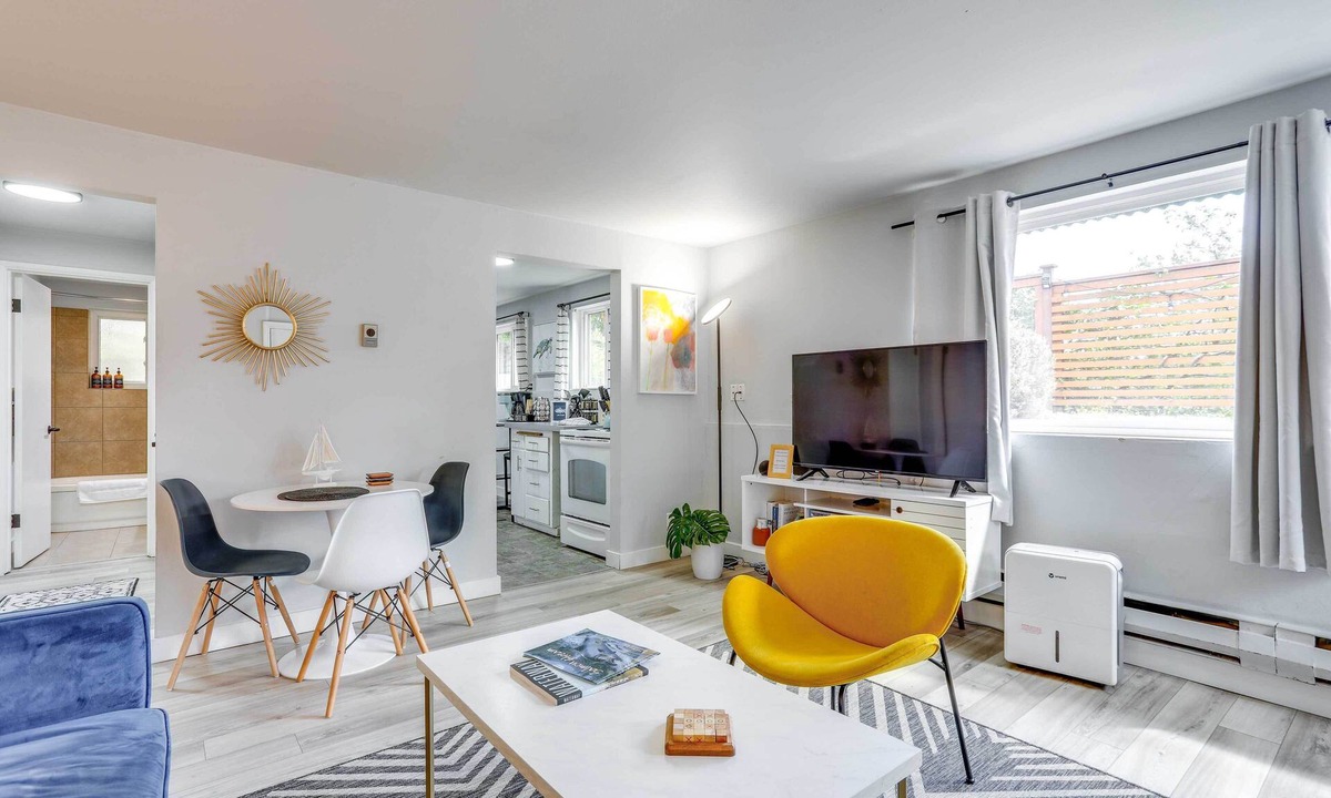 Old Ballard Apartment | Seattle Garden Retreat: 7 Mi to Lumen Field!