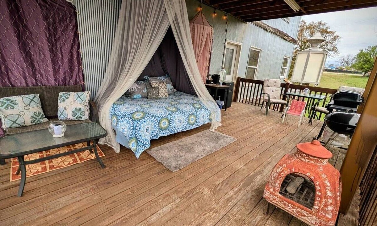 Oden Apartment | Second level glamping deck with stunning mountain view!