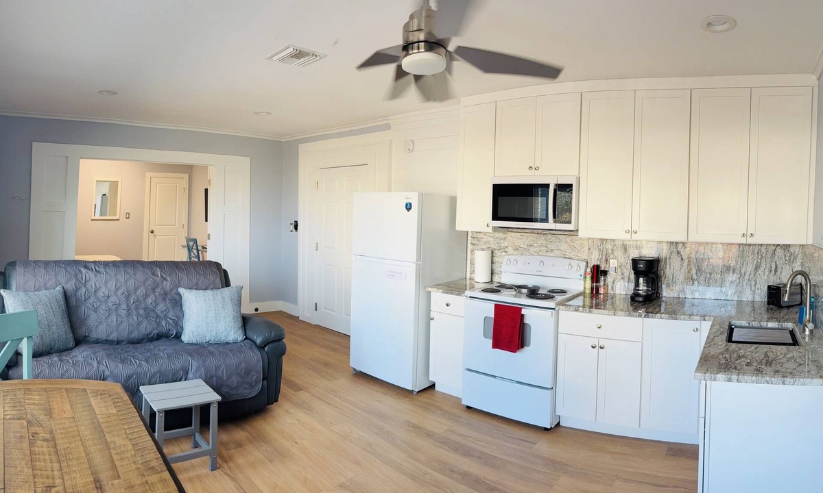 Pass-a-Grille Cottage | Serene 1-bedroom Cottage with Beach Access! "Where The Coast is Calling!"
