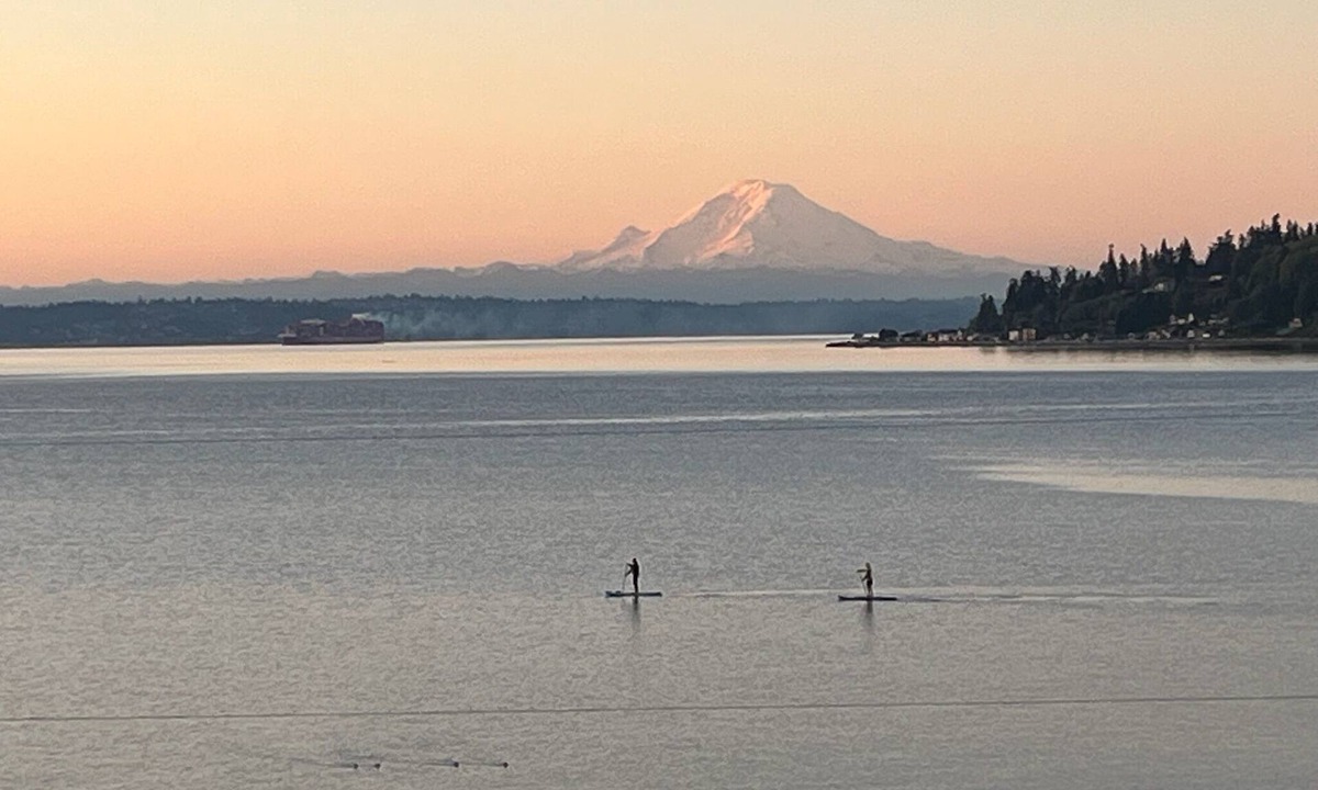 Rollingbay Cottage | Serene 2-bedroom beach view cottage in charming Bainbridge Island