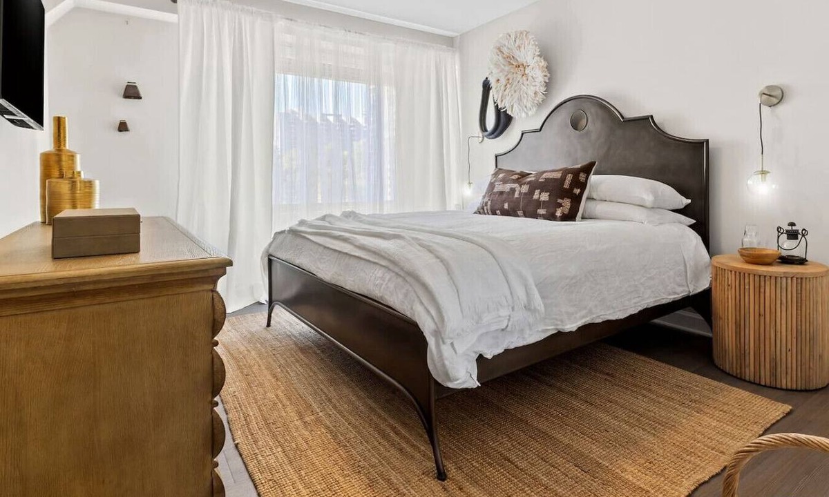 Radnor - Fort Myer Heights Apartment | Serene Apartment, 5 min to DC - Free Parking and Metro