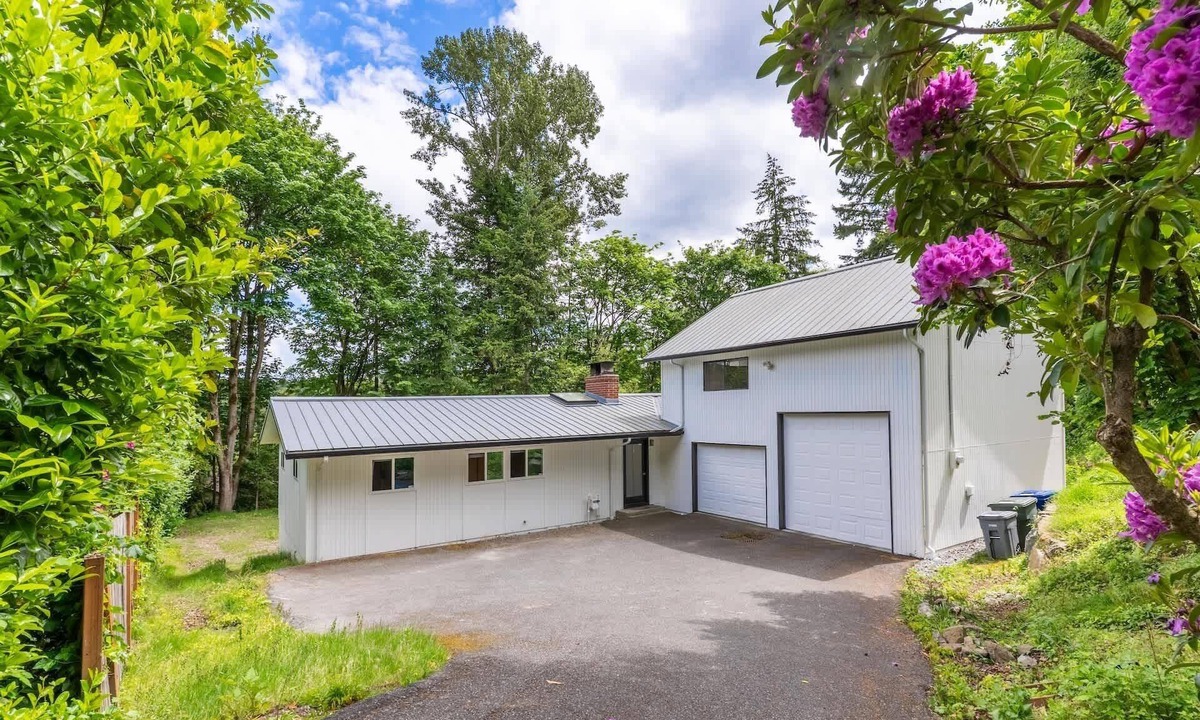 West Bellevue House | Serene Pet-friendly Home 1 Mile from Bellevue DT
