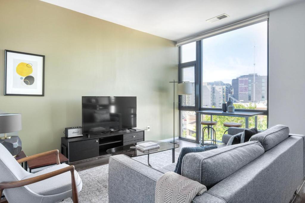 Shaw Apartment | Shaw jr 1br w gym pool nr entertainment WDC-683