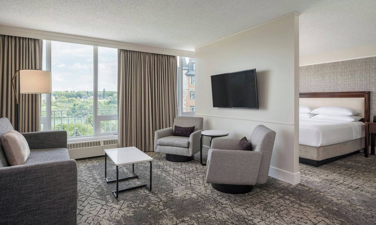 Saskatoon Downtown Hotel | Sheraton Cavalier Saskatoon Hotel