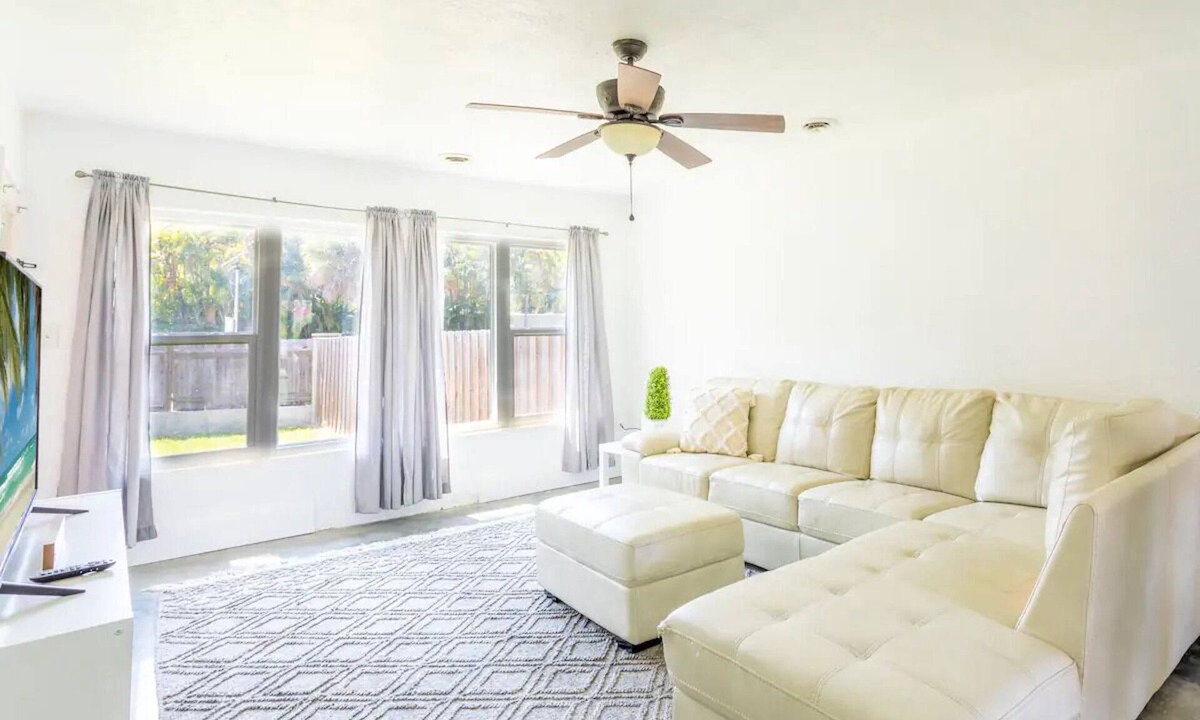 Bay Isle House | Siesta Key bungalow walking distance to beach ! name: Siesta Side (A)