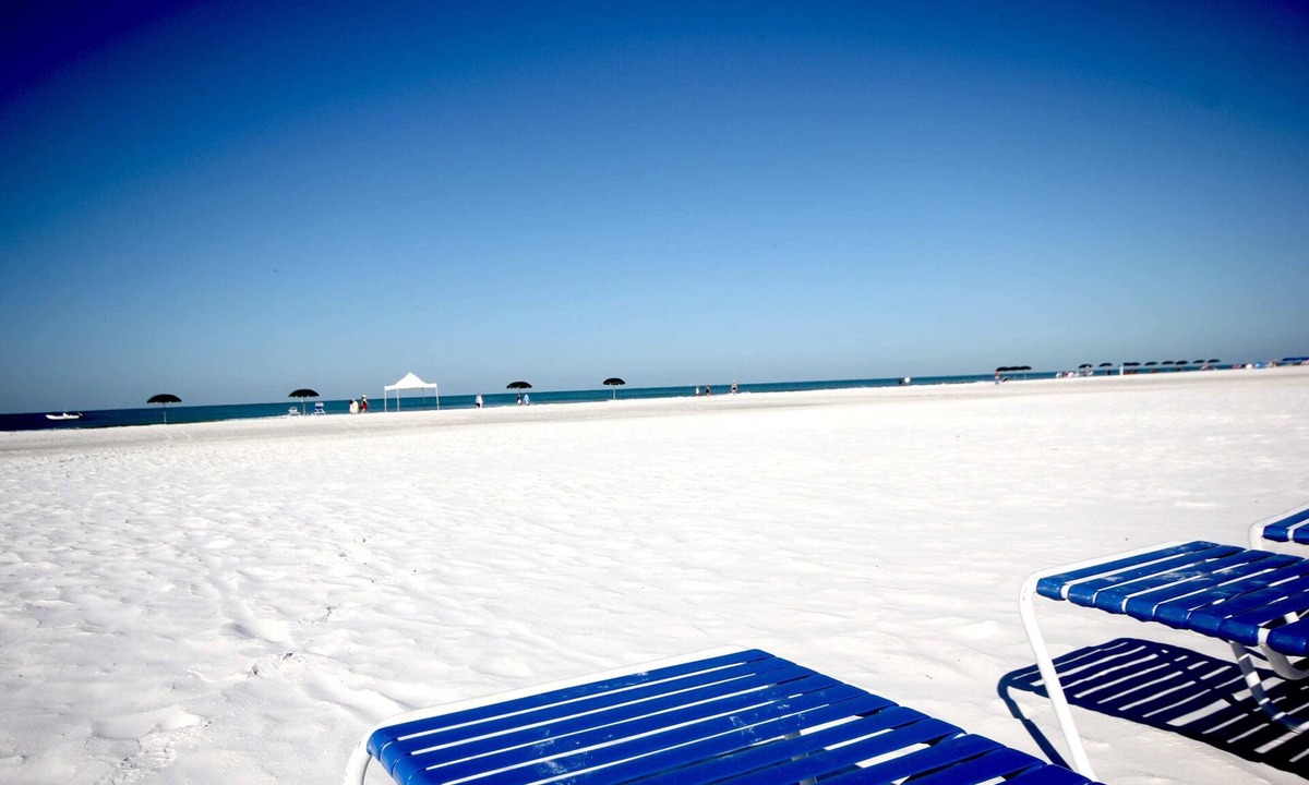 Aloha Kai Apartment | Siesta Key Getaway: Sun, Pool, & Fun