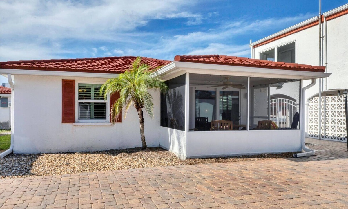 Siesta Key Villa | Siesta Key - PRIVATE BEACH - Heated Pool - Walkable to activities