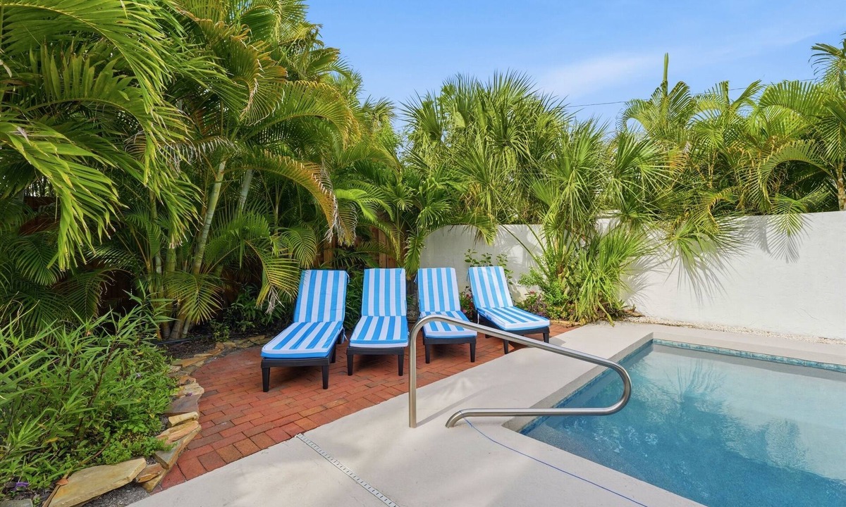 Bay Isle House | Siesta Key Tropical Island Oasis with Private Pool and 4 King Beds