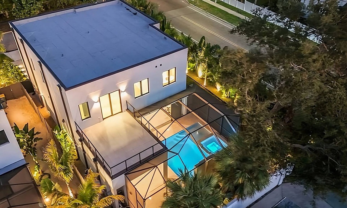 Sarasota Villa | Siesta Luxe - 3 mi to Beach & Downtown, Heated Pool+Spa