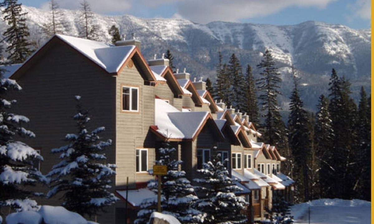 East Kootenay Condo | Ski-in Condo Townhouse @Fernie Alpine Resort brand new Hot Tub summer 2026 & BBQ
