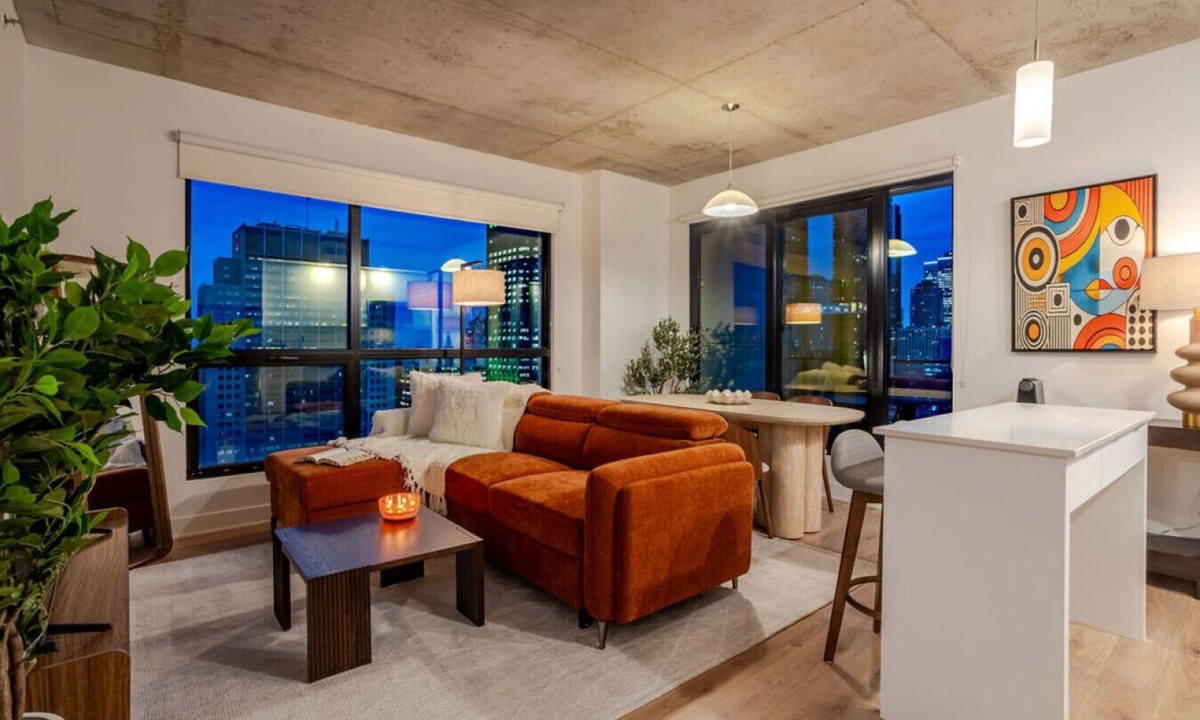 Quartier des Spectacles Apartment | Skyline Luxury Retreat | Free Parking