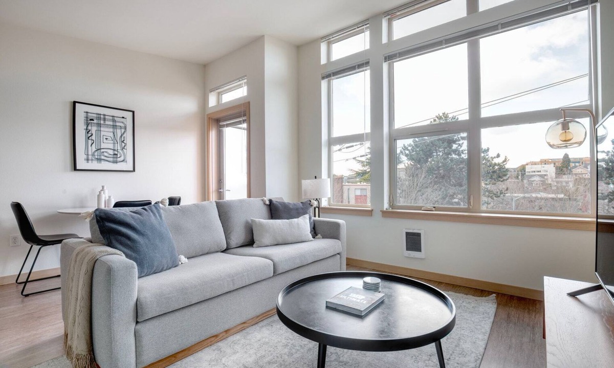 Wallingford Apartment | Sleek Wallingford 1BR w/Lounge & W/D, nr shops & bars, by Blueground