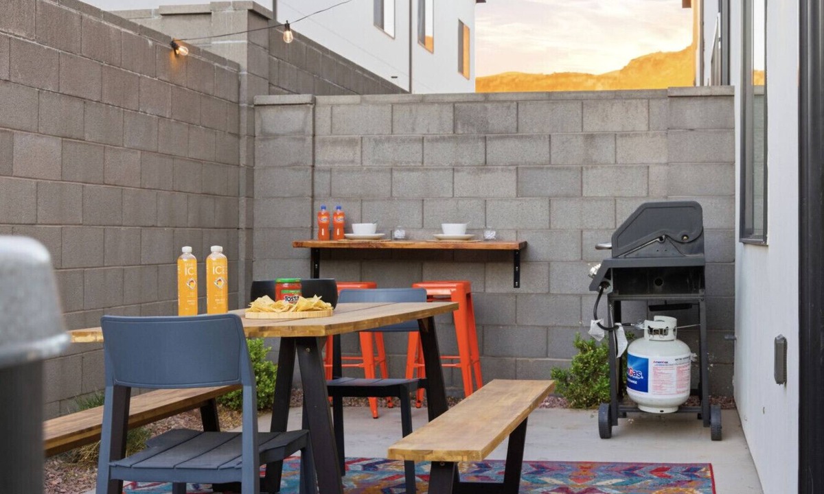 Hurricane Villa | Sleeps 26, Hot Tub, Outdoor Lounge Area, Near Zion