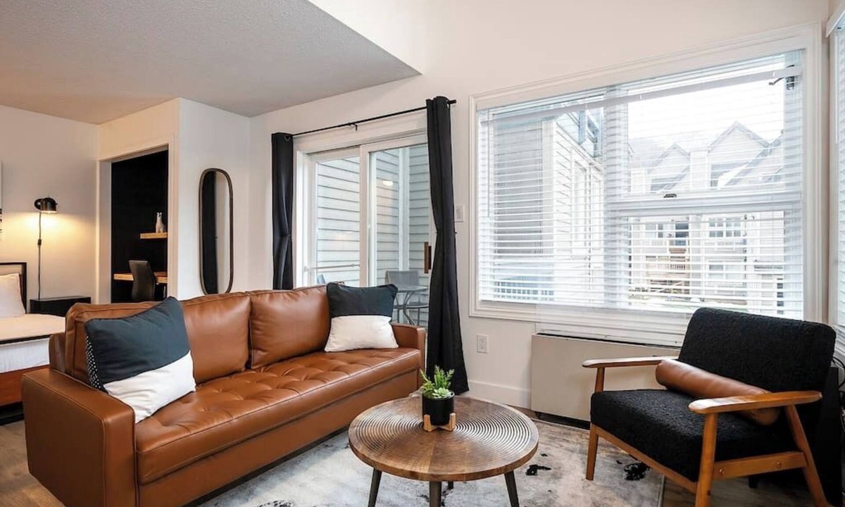 Craigleith Apartment | Slopeside Terminal - Pool, Shuttle & Private Patio